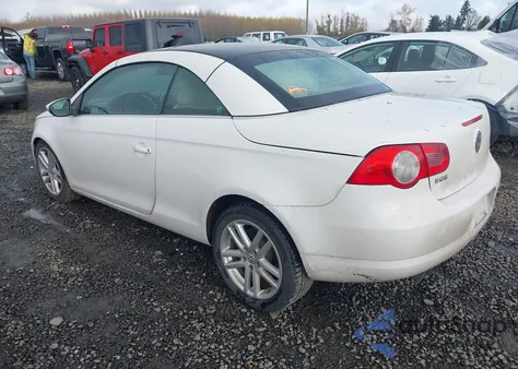 2010 Volkswagen Eos Lux z USA, uszkodzony, nr VIN WVWFA7AH1AV024445